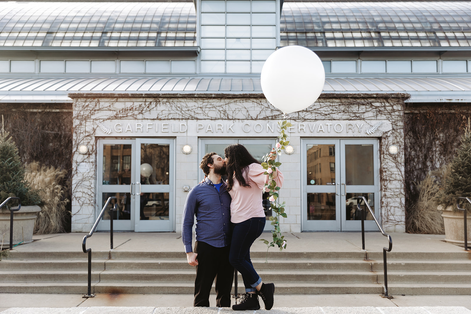 Tim and Mimi kiss in front of Garfield Park